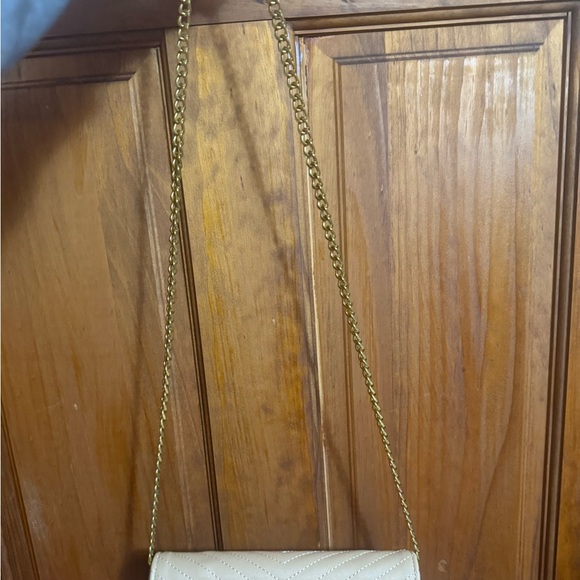 Like YSL Yves Saint Laurent Gold Logo Beige Clutch with gold chain - Picture 4 of 5